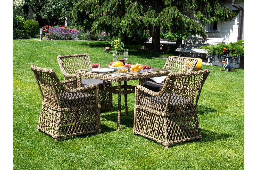 Обеденный стол из ротанга Свати соломенный