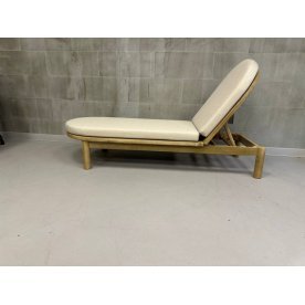 Шезлонг-лежак деревянный с матрасом (не для HoReCa) Pill светлый тик / бежевый