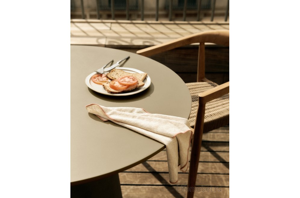 Столик журнальный садовый Itai серый