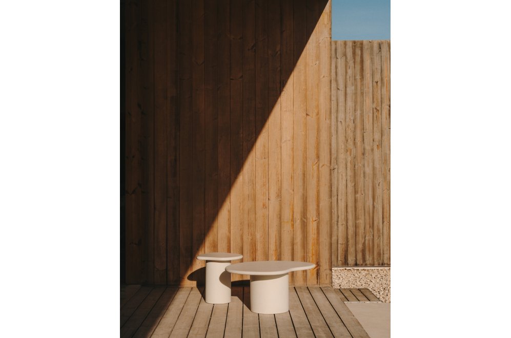 Столик журнальный садовый Macarella белый