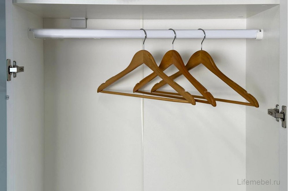 Шкаф трехдверный Милана белое дерево / сакура