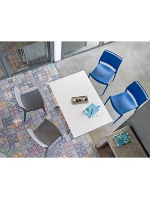 Пластиковый стул Ara темно-серый