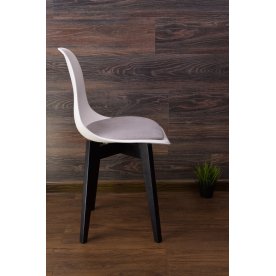 Пластиковый стул Сашш