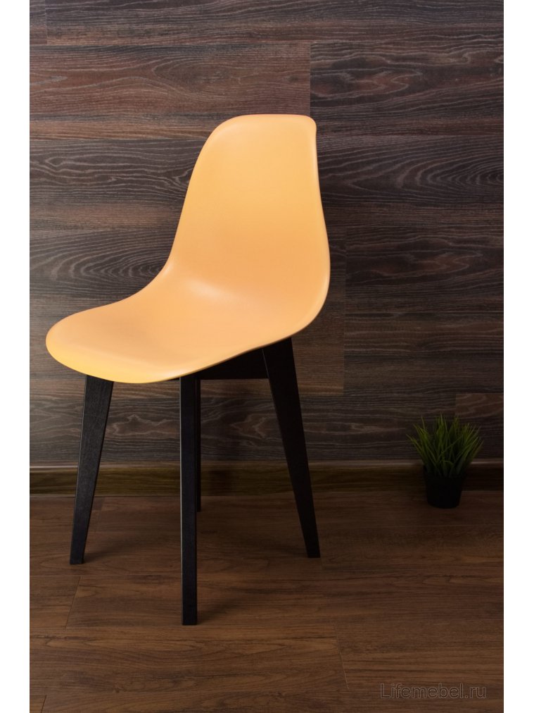 Пластиковый стул Сашш чёрный / персиковый