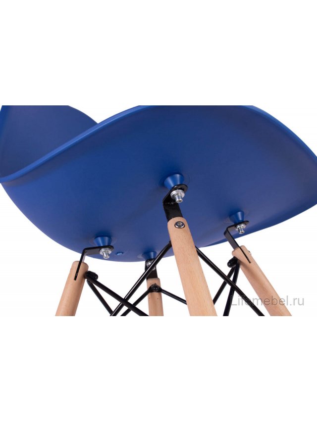 Пластиковый стул Eames синий