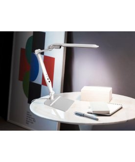 Настольная светодиодная лампа KD-831 C01