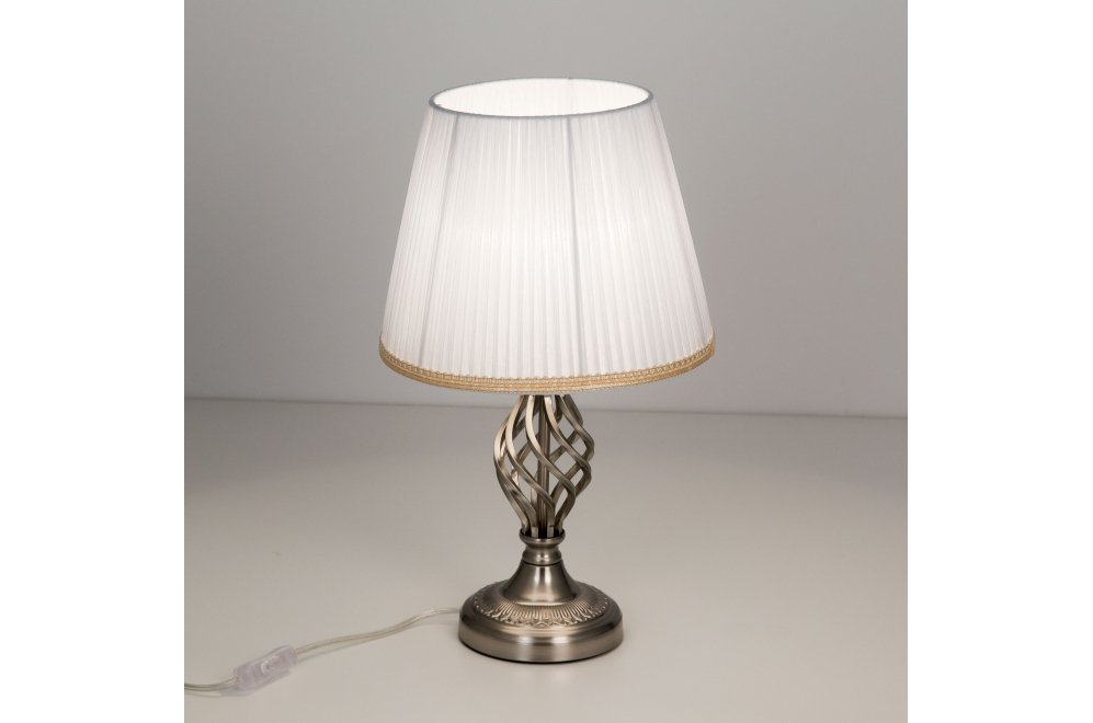 Настольная лампа Вена CL402811