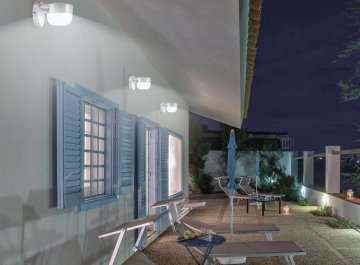 Уличный настенный светильник Street 358450