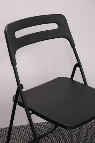 Пластиковый стул Fold складной black из шоурума 2
