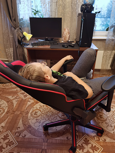 Компьютерное кресло Racer черное / бежевое фото покупателя 172