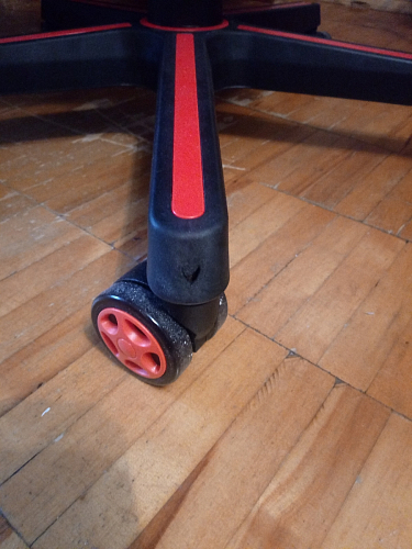 Компьютерное кресло Racer черное / красное фото покупателя 184