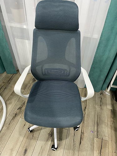 Компьютерное кресло Golem dark gray / gray / white фото покупателя 76