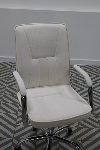 Компьютерное кресло Nadir белое из шоурума 1