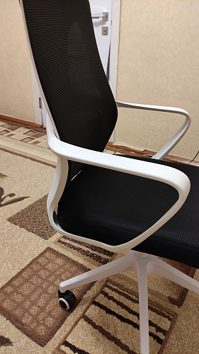 Компьютерное кресло Golem black / white фото покупателя 61