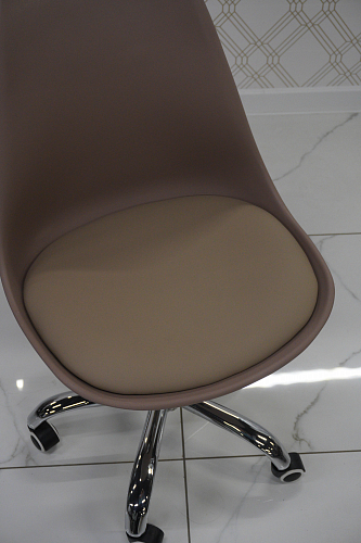 Компьютерное кресло Kolin white из шоурума 3