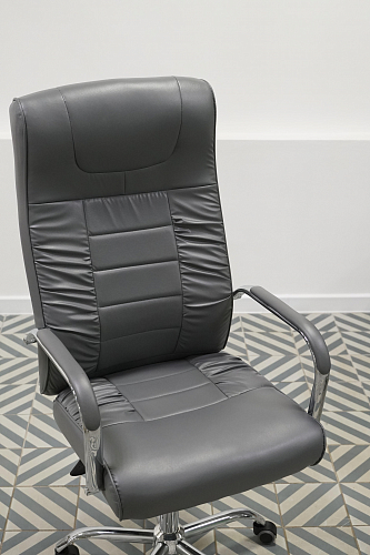 Компьютерное кресло Longer light gray из шоурума 1