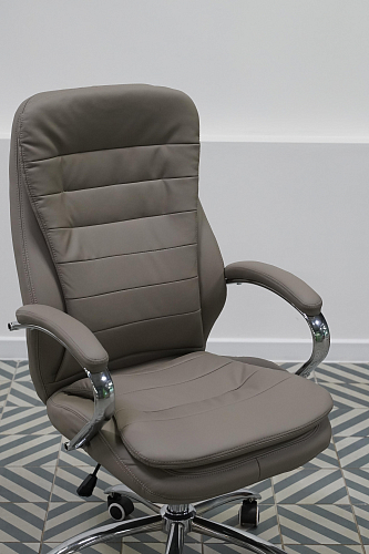 Компьютерное кресло Tomar кремовое из шоурума 3