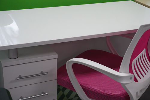 Компьютерное кресло Ergoplus белое / розовое из шоурума 6
