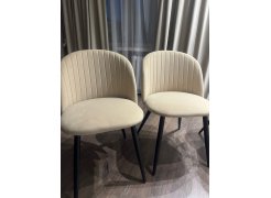 Стул на металлокаркасе Gabi 1 бежевый / черный с серебряными наконечниками фото покупателя 577