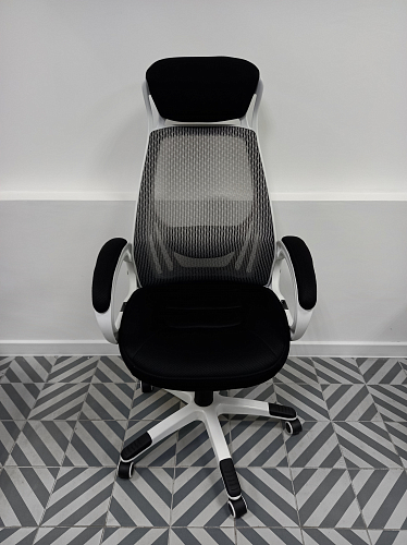 Компьютерное кресло Burgos черное из шоурума 6